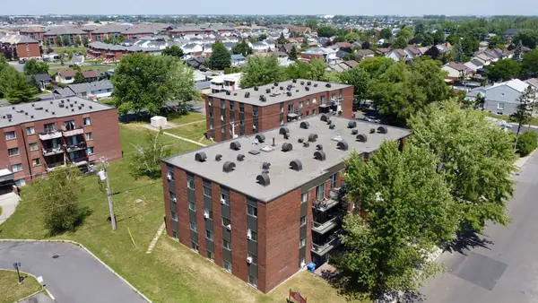Le 7315, avenue Chauvin et les immeubles voisins vus d'en haut