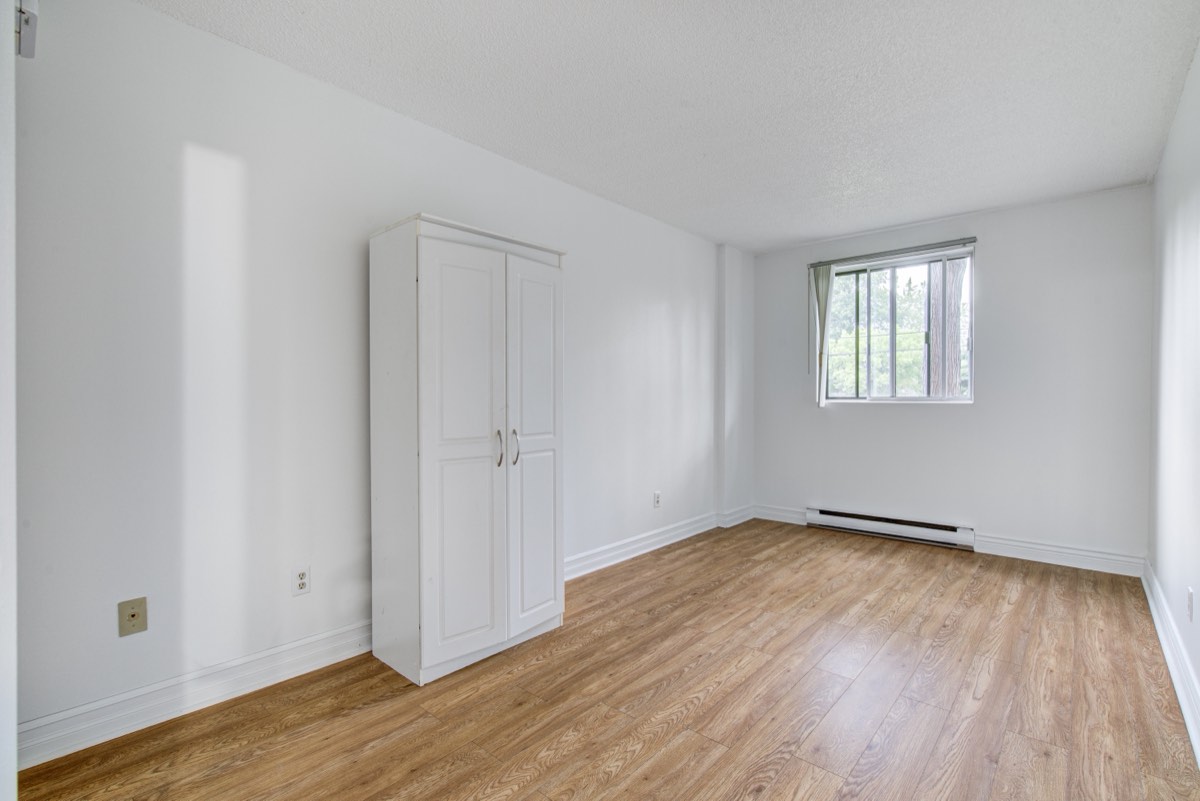 Bedroom with a built-in wardrobe in the 3½