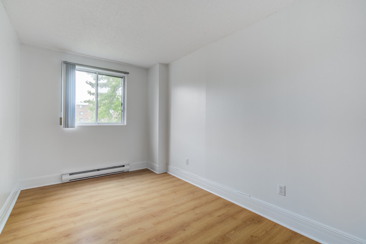 Staged main bedroom in the 4½