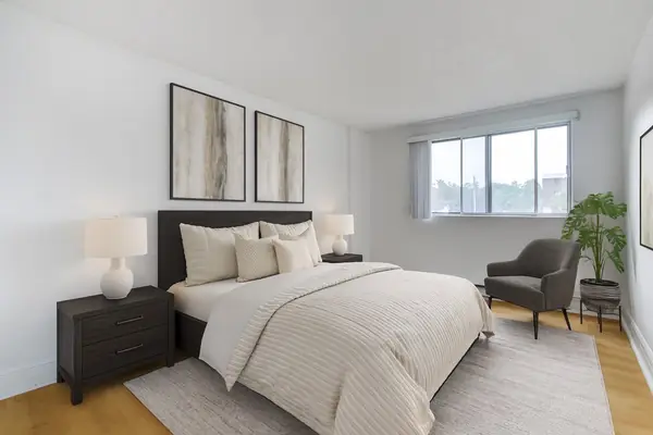 Chambre principale mise en scène dans le 4½, au 453, rue Darontal, Boucherville