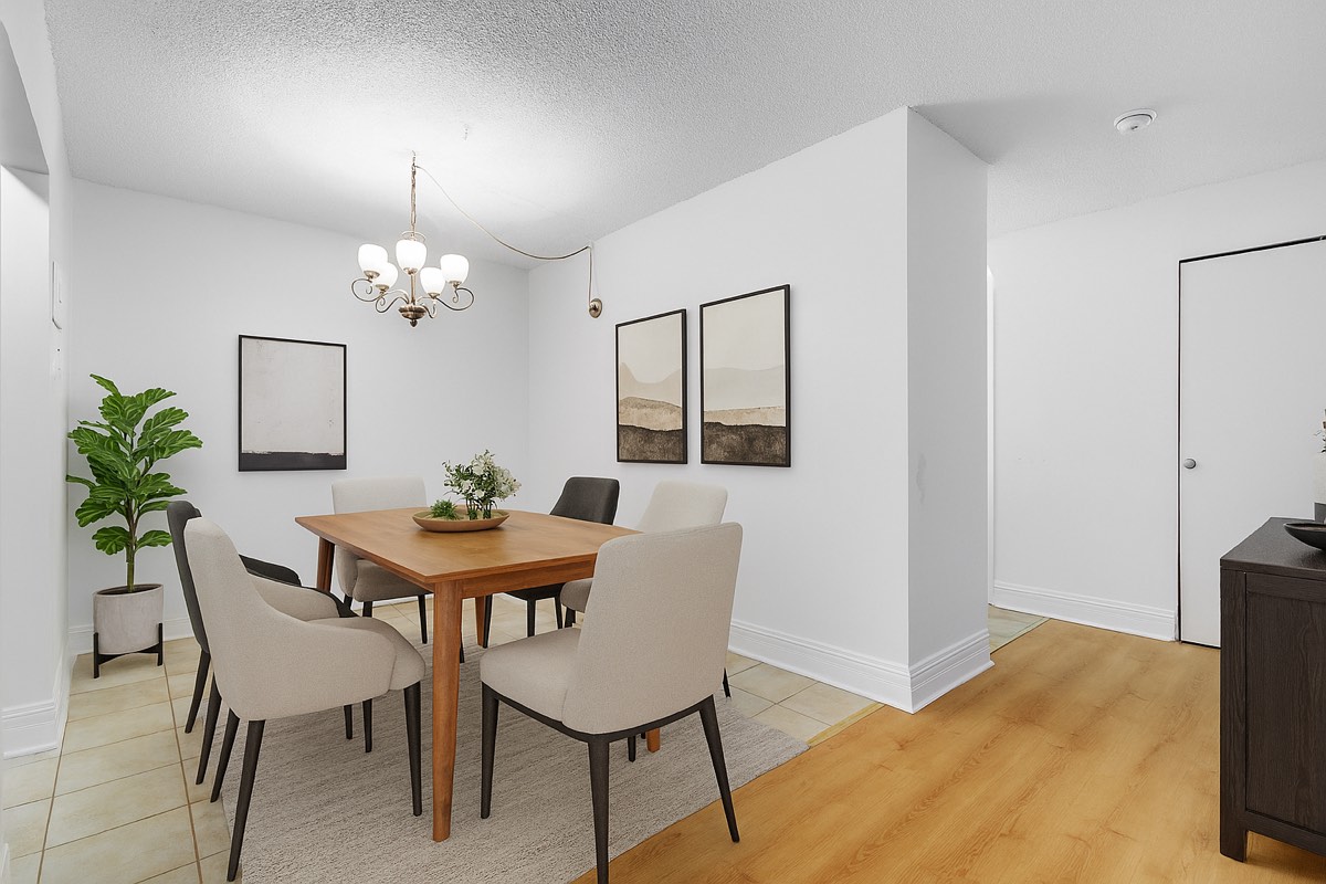 Staged dining area in the 4½