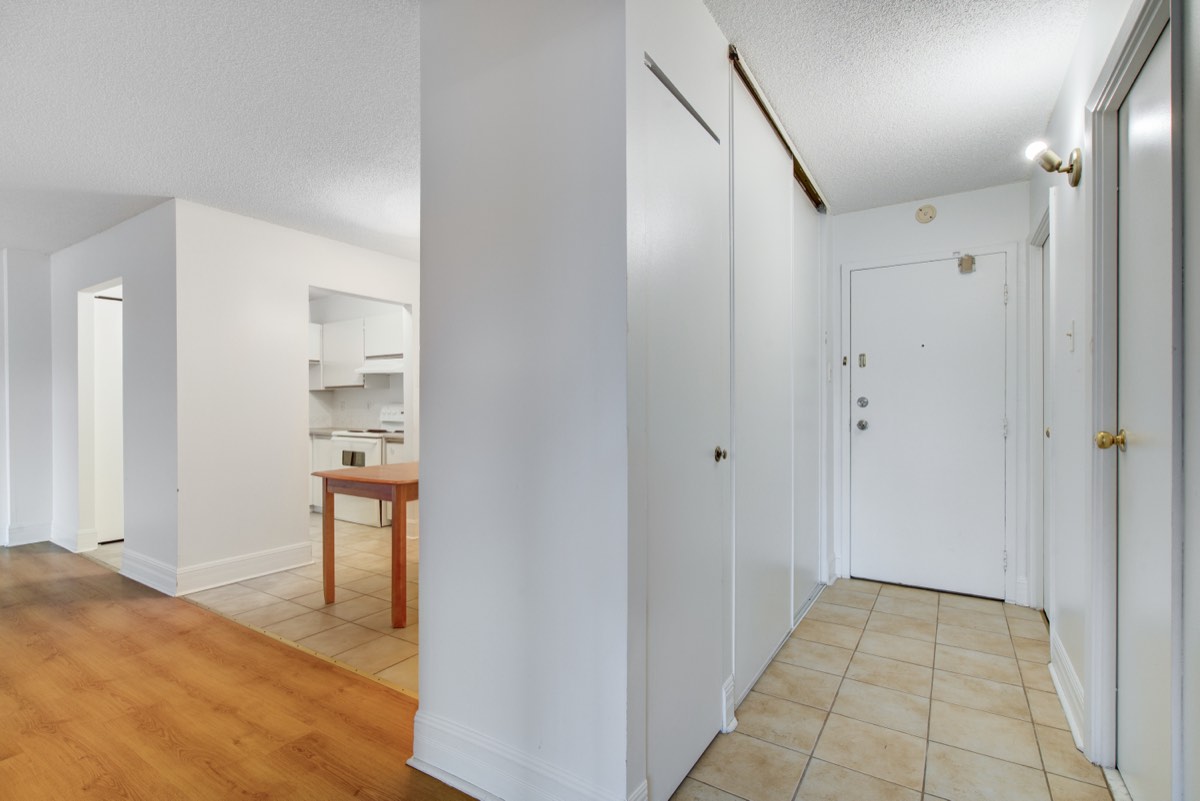 Entrance hall with built-in storage in the 4½