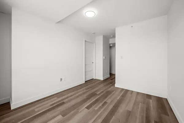 Main bedroom looking toward the door and a short hall, at Tour Laroche, 6311 boul. Gouin Ouest, Montréal