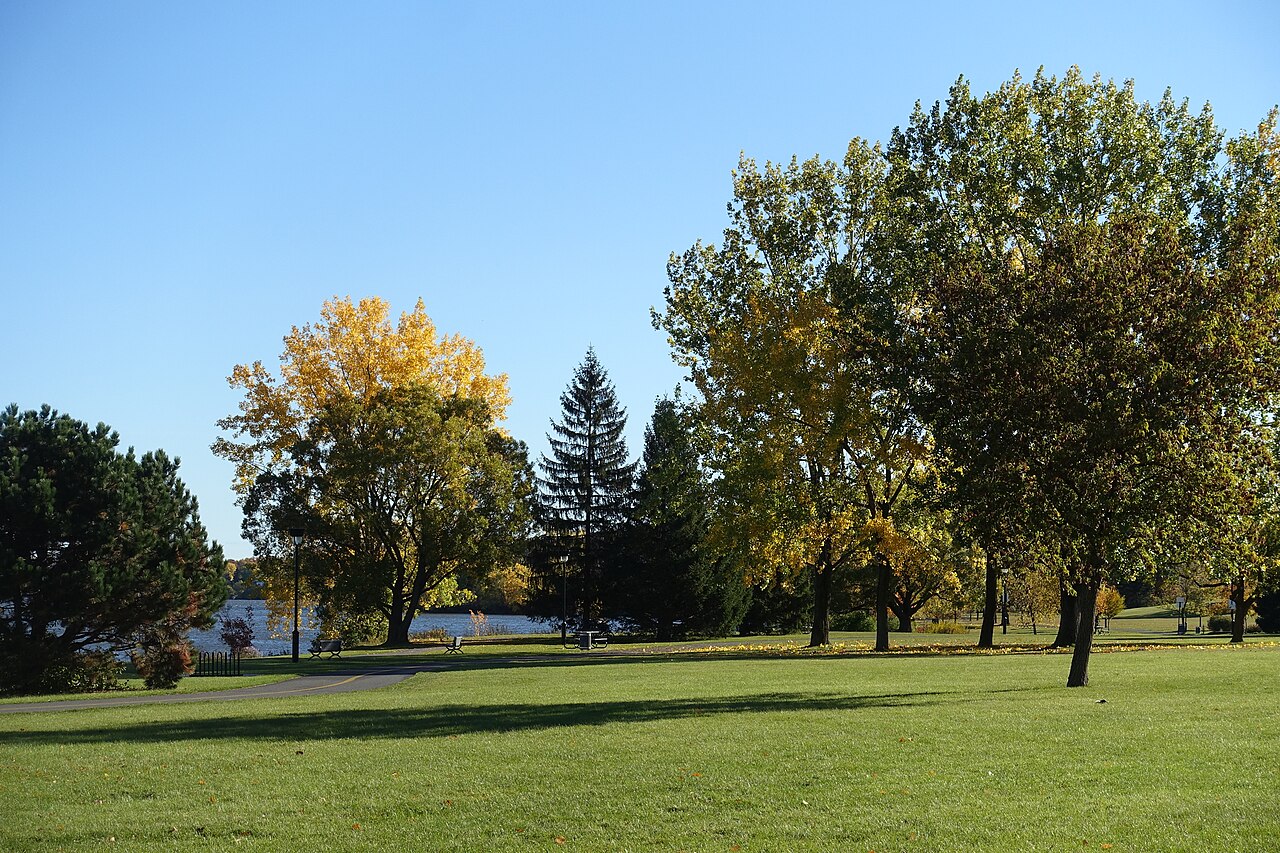 Parc de la Merci on the Rivière des Prairies, Bordeaux sector, Montréal