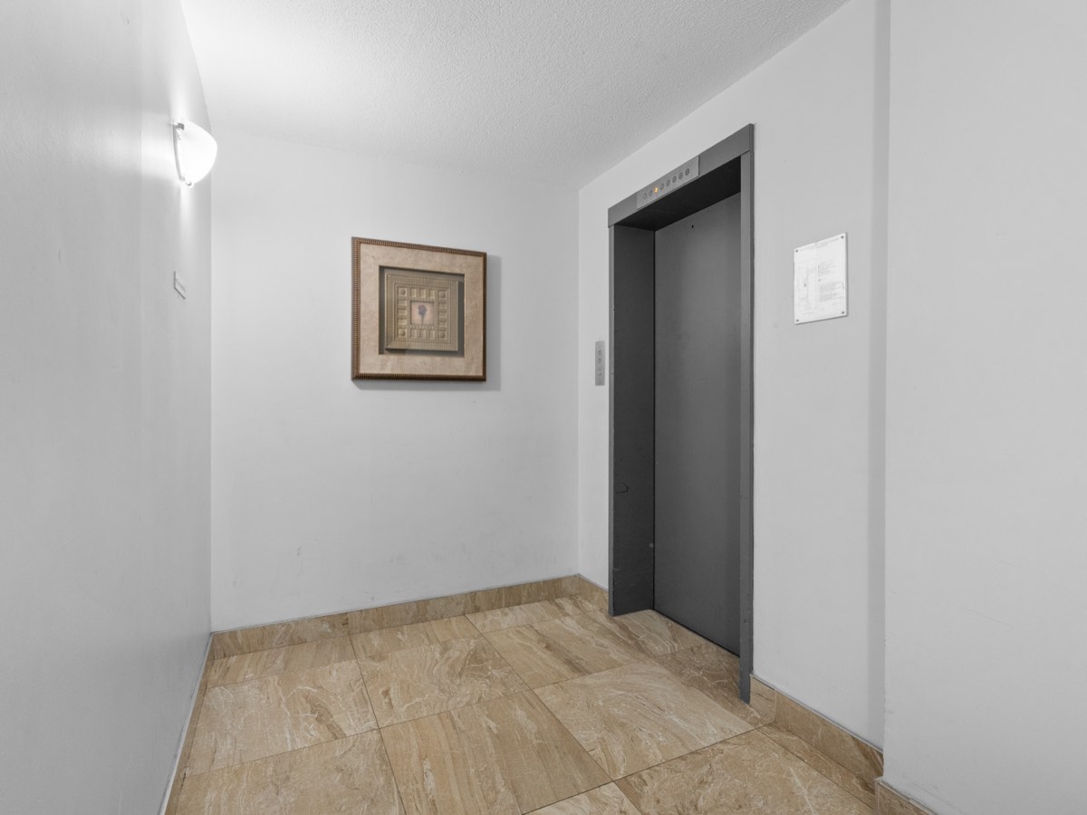 The lift lobby at 1700 boulevard Lévesque Est