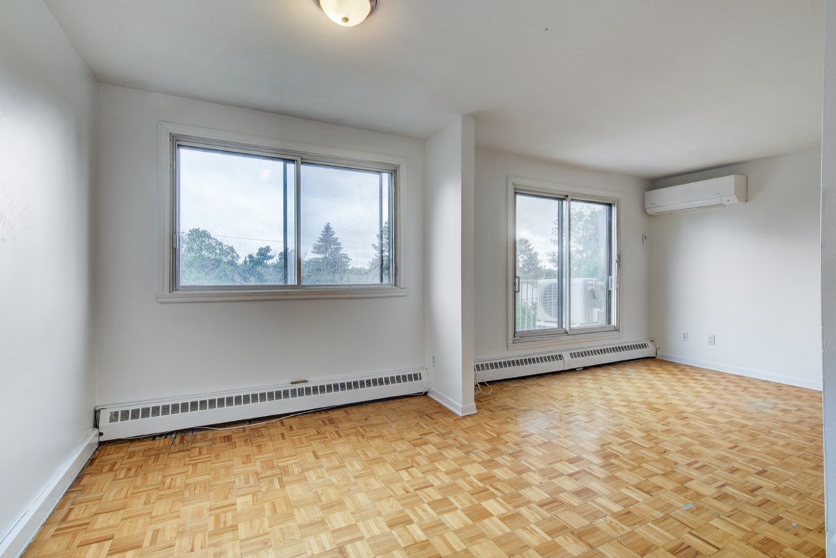 Main bedroom with two windows and air conditioning