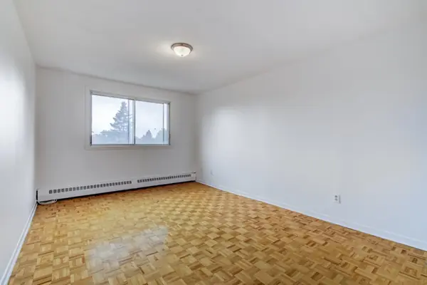 Chambre avec plancher de bois, au 1080-1100, boul. de Montarville, Boucherville