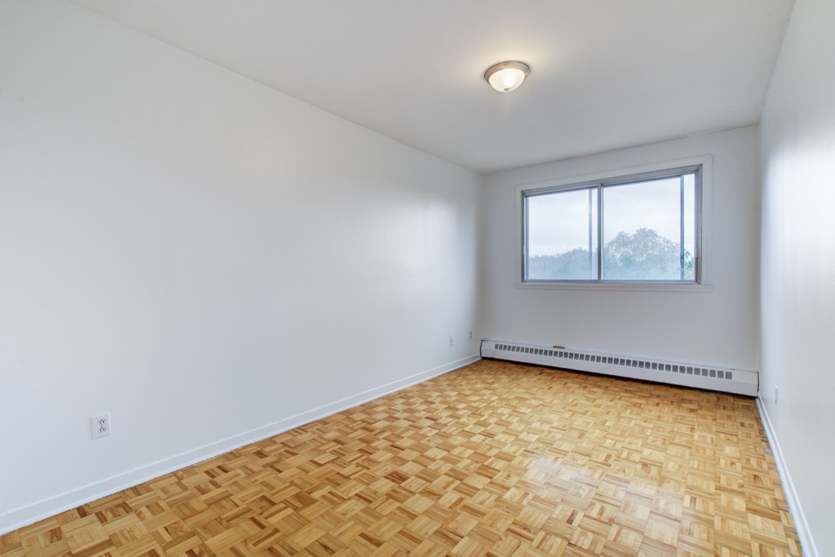 Third room with a window over the grounds