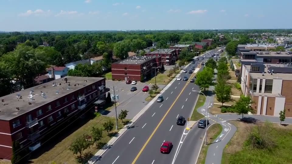 Aerial view of boulevard de Montarville, Boucherville