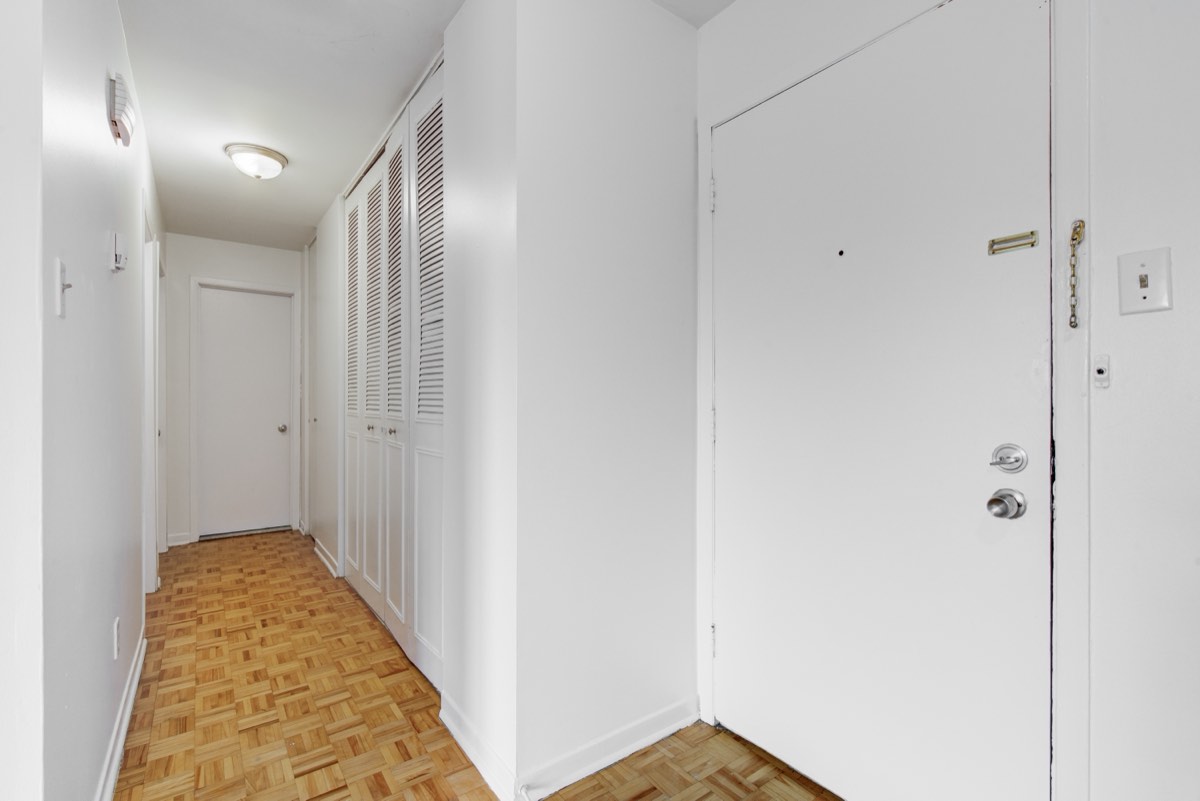 Entrance hall with built-in storage