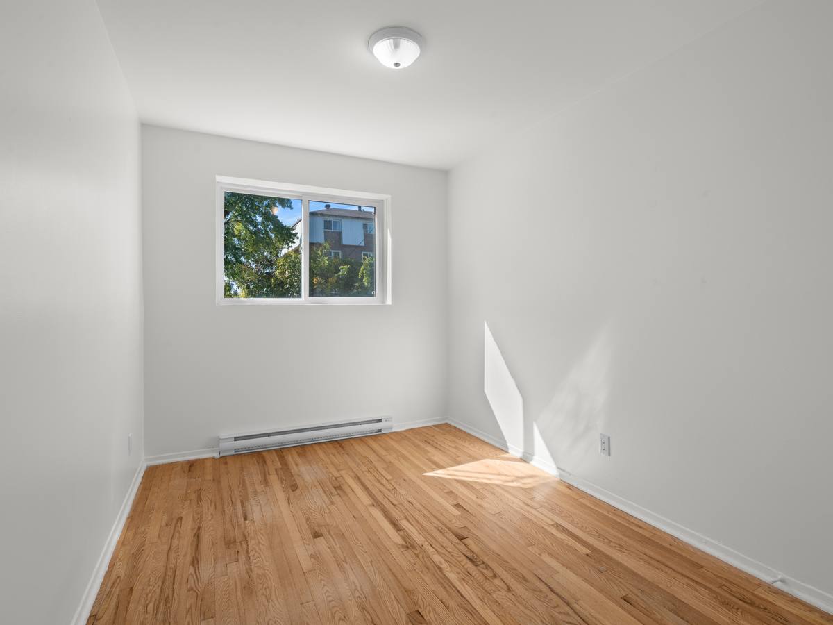 Second bedroom of a 4½ for rent at 234 rue Pierrefontaine