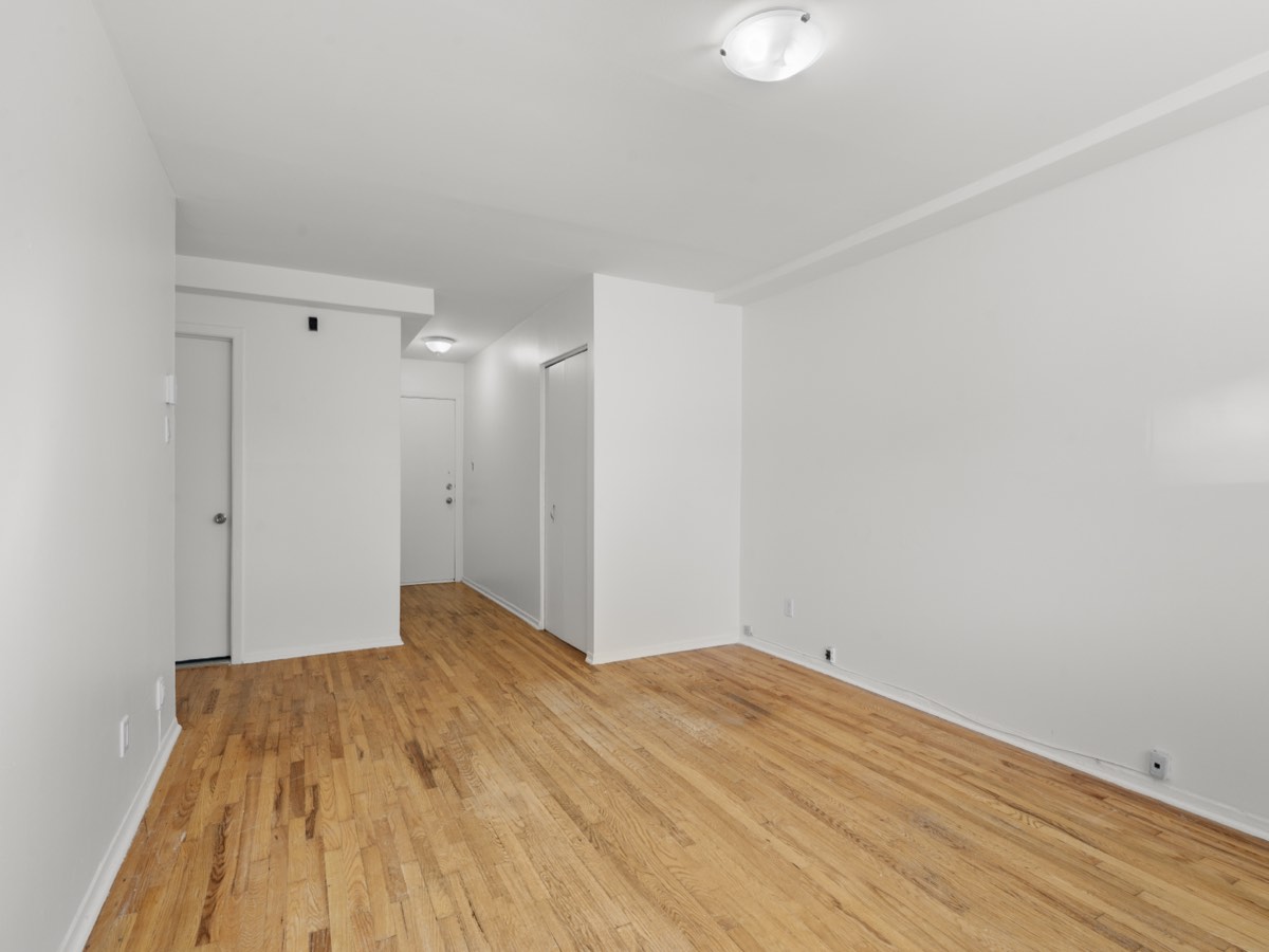 Hallway connecting the rooms of the 4½