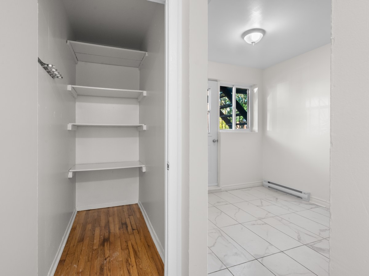 Built-in shelving and storage in the 4½