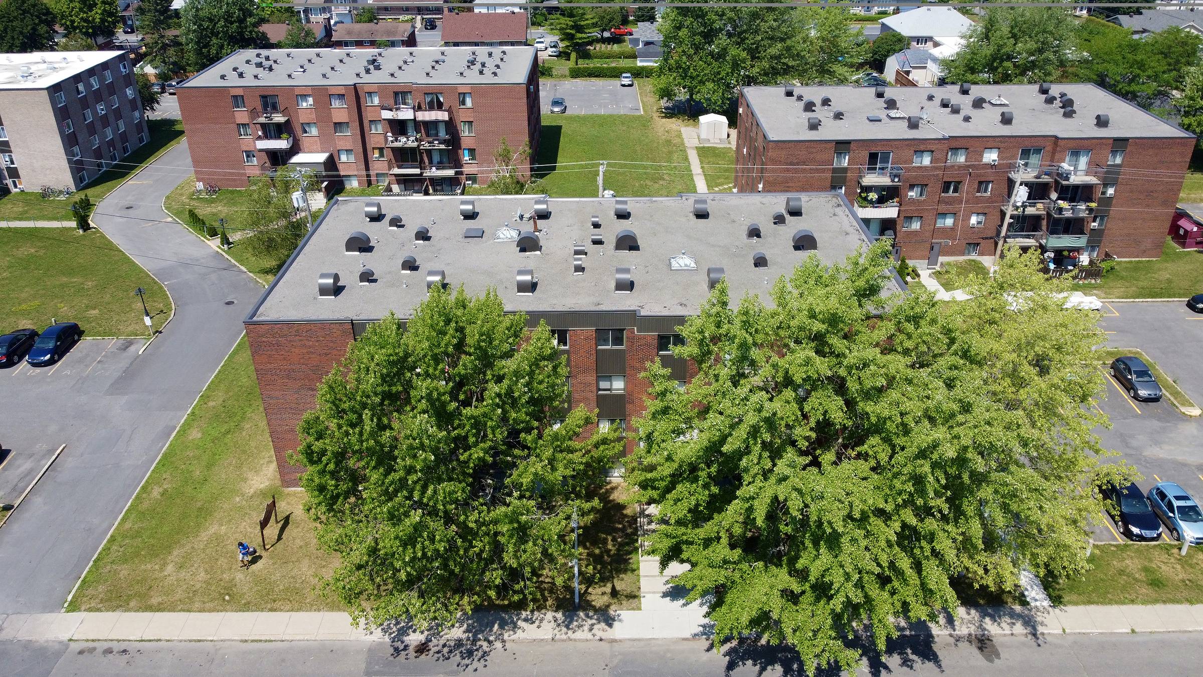 Le terrain que le 2640, rue Quevillon partage avec le 7315, avenue Chauvin, vu du ciel
