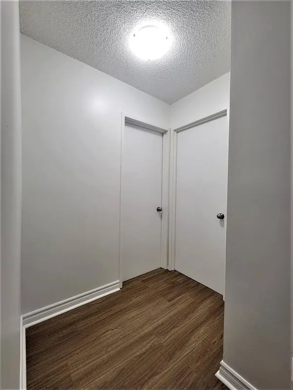 Couloir avec deux portes dans le 4½