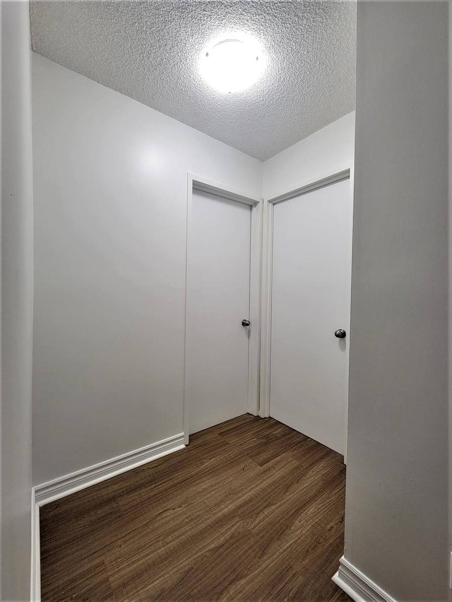 Hallway with two doors in the 4½
