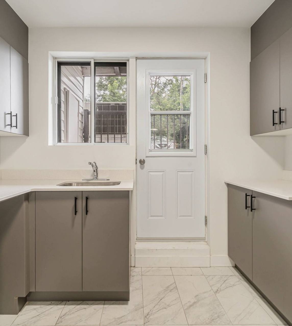 Renovated kitchen at 22-32 boulevard Saint-Elzéar