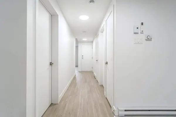 Hallway leading to the rooms and the entrance door