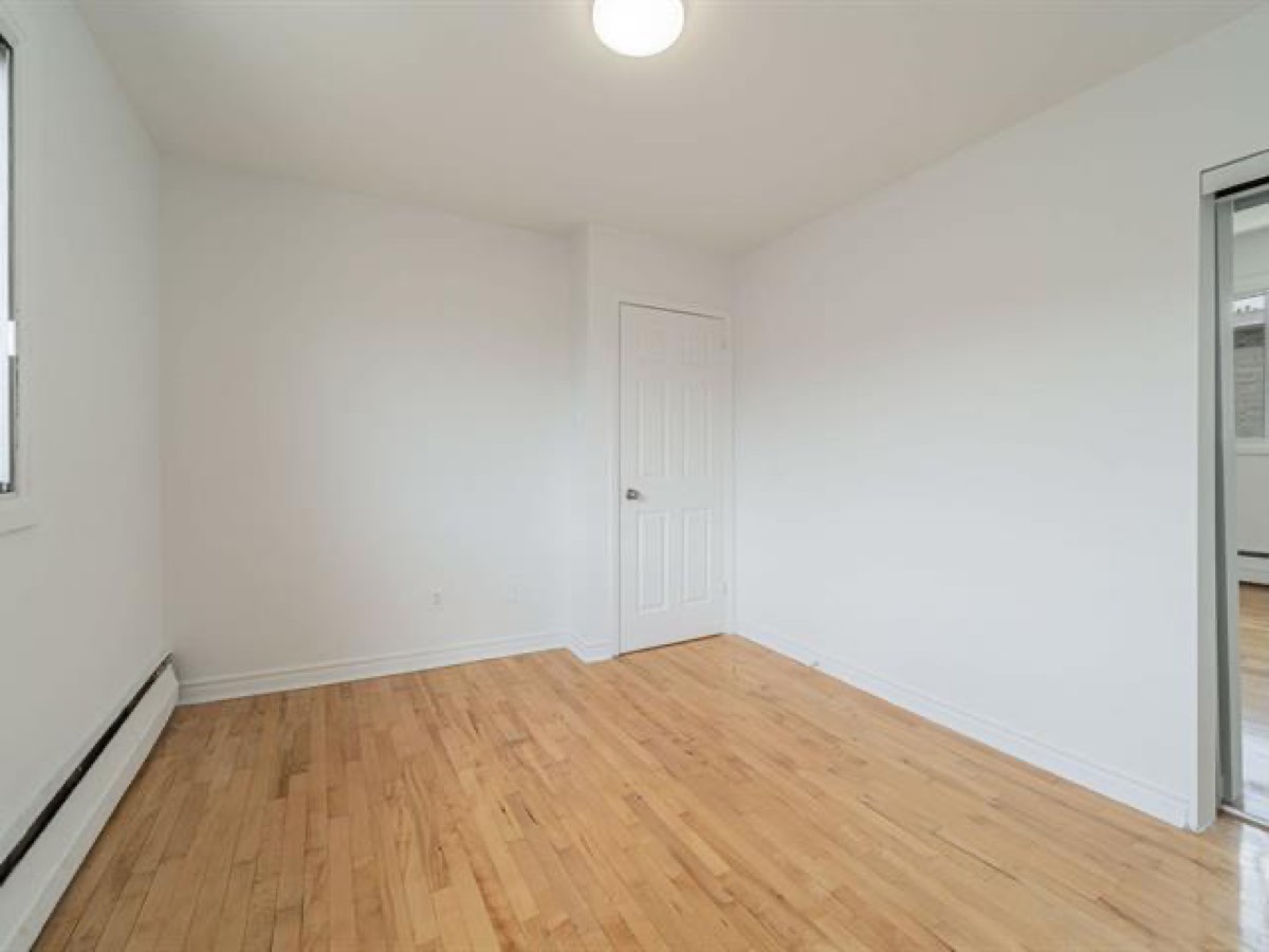 Second bedroom in the 4½