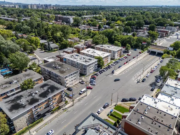 The buildings along the street near 1020 rue de Salaberry seen from above