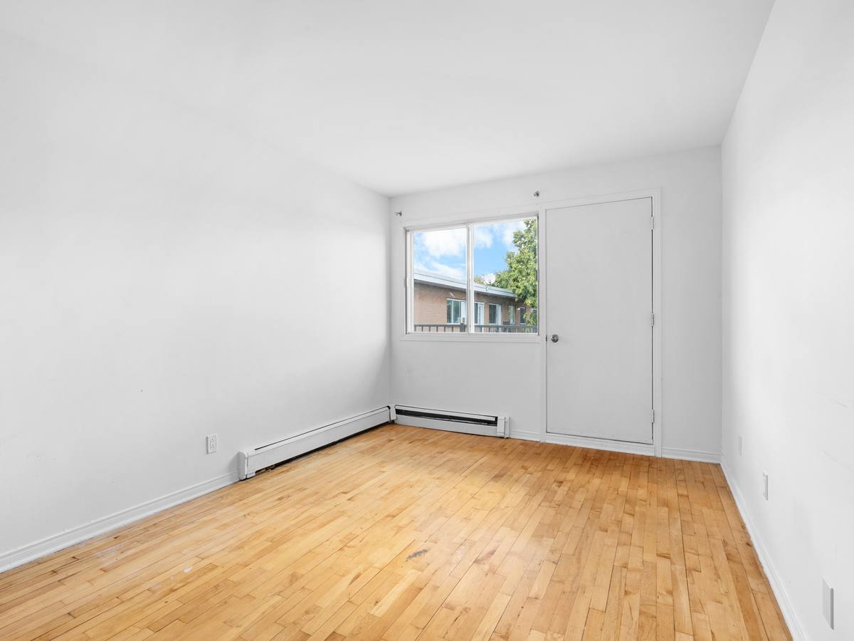 Living room of a 2½ for rent at 1020 rue de Salaberry